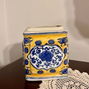 Vintage Chinese Porcelain Blue & Yellow Chinoiserie Canister Ginger Jar